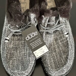 NWT Hey Dude “cookies and cream” women’s Britt Boho fold boot, size 11